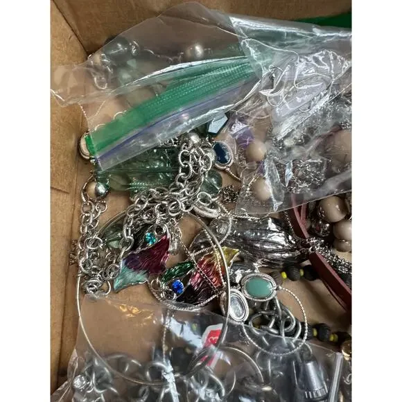 3lb jewelry mix. Craft. Wear. Resell. Vintage to now. - Picture 3 of 12